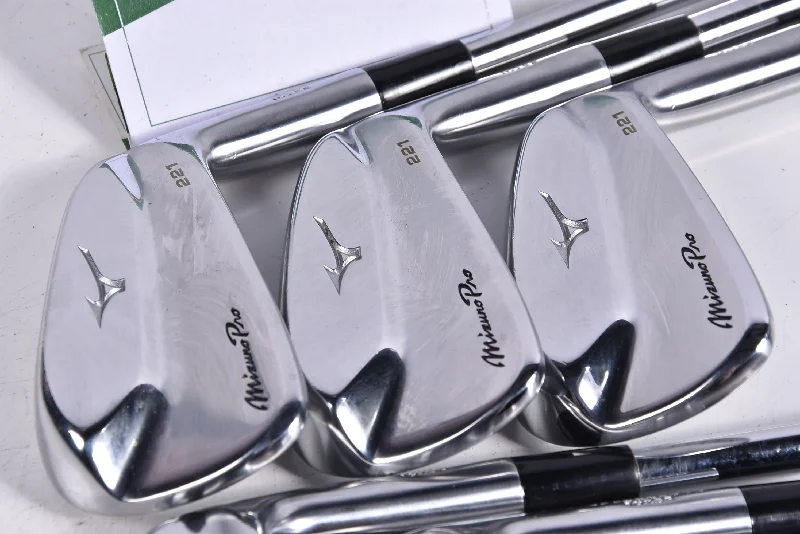 Simple Comfort Mizuno Pro 221 Irons / 5-PW / Stiff Flex Dynamic Gold S300 Shafts