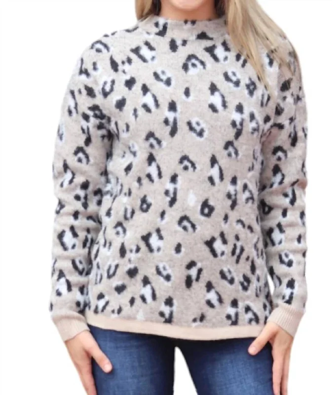 Warm Comfort Leopard Crew Sweater In Grey