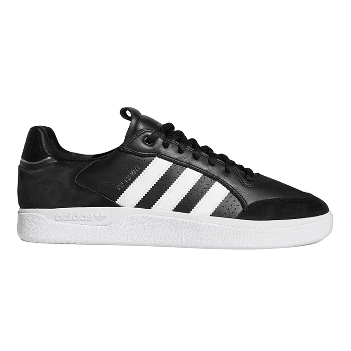 Soft Textures Adidas Tyshawn Low Shoes - Black/White