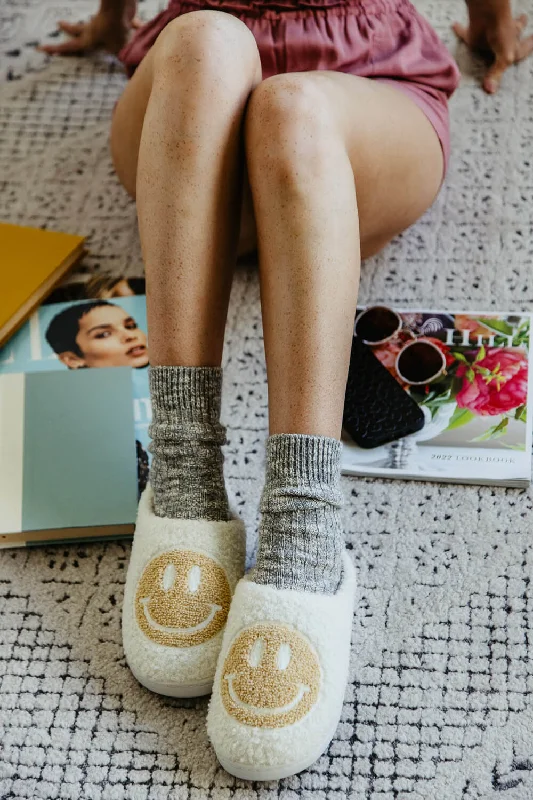High-end Fashion MIA Smiley Face Slippers for Women in Oatmeal/White | GS1412401-OATMEAL High-end Fashion MIA Smiley Face Slippers for Women in Oatmeal/White | GS1412401-OATMEAL