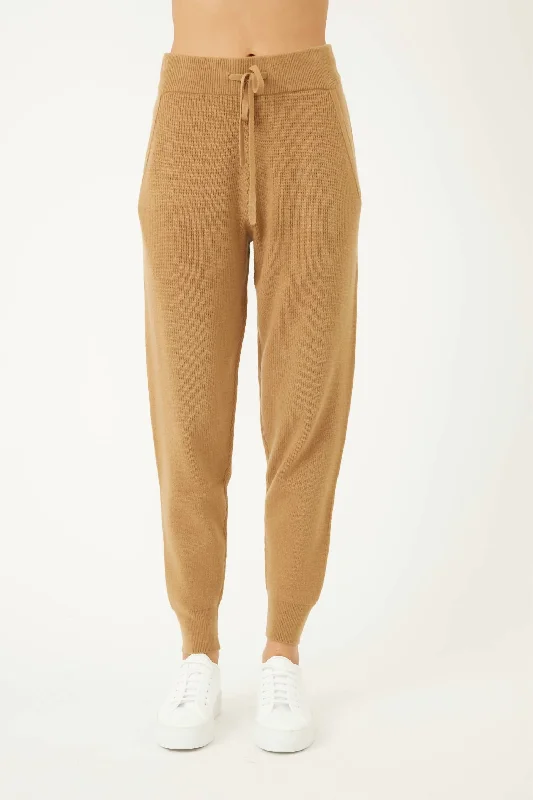 Casual Street Bailey Jogger In Camel