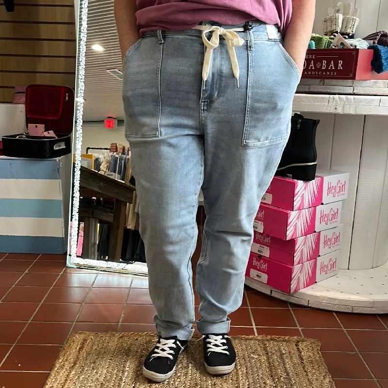 Noble And Elegant Plus Size Joggers In Lightwash