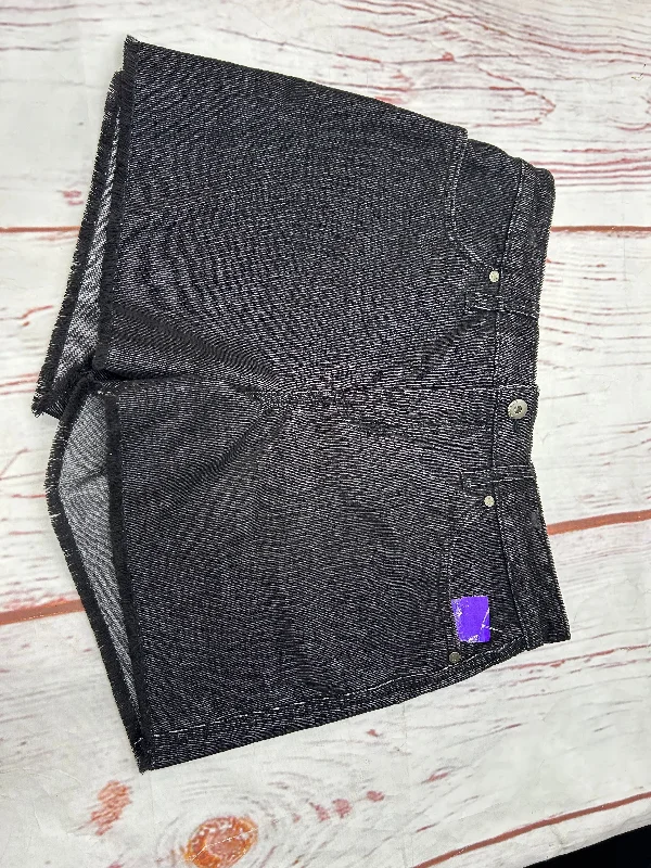 High-quality Fabrics Shorts By Carve Designs In Black, Size: 6