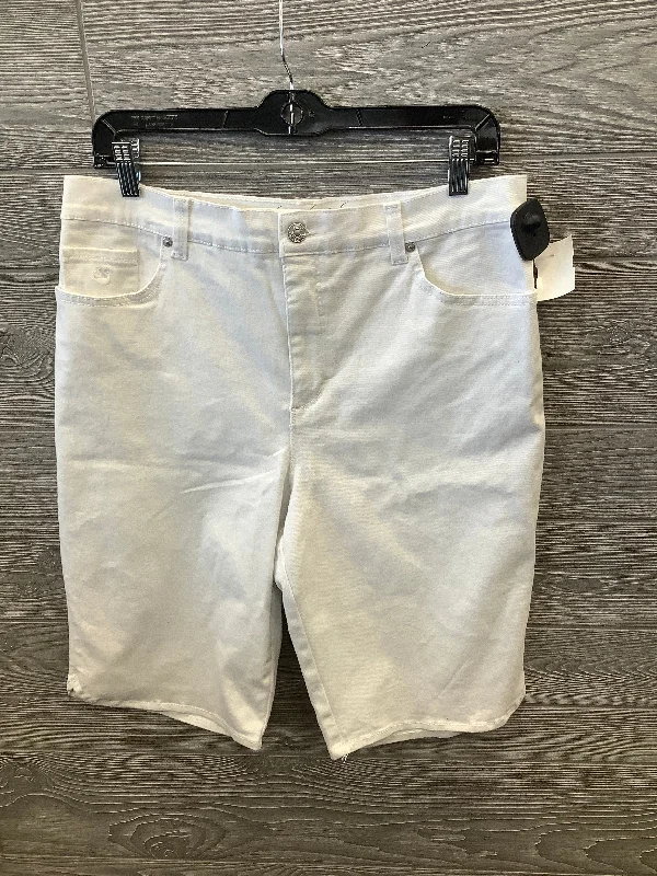 Comfortable And Versatile Shorts By Gloria Vanderbilt In White, Size: 12