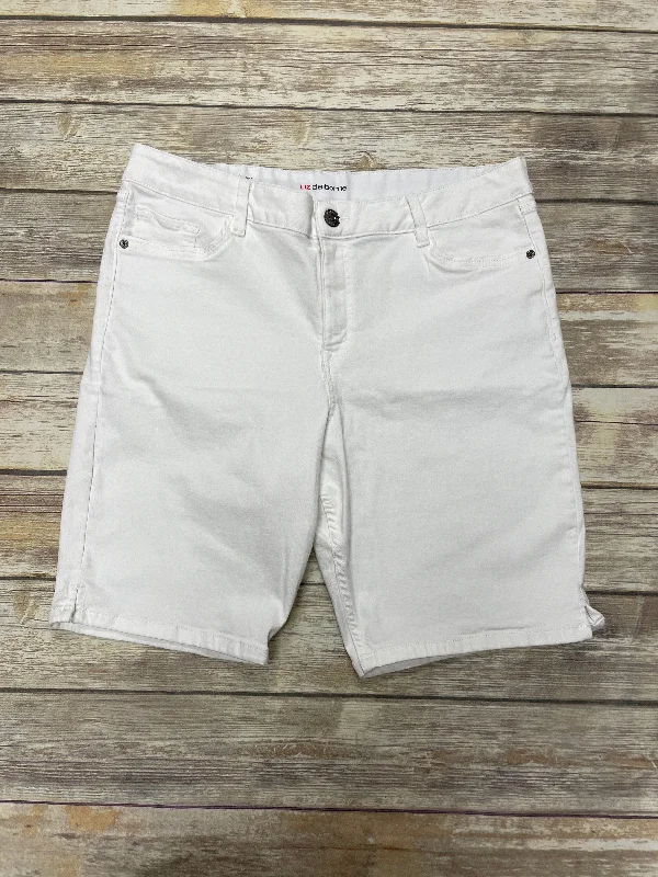 Breathable Style Shorts By Liz Claiborne In White, Size: 18