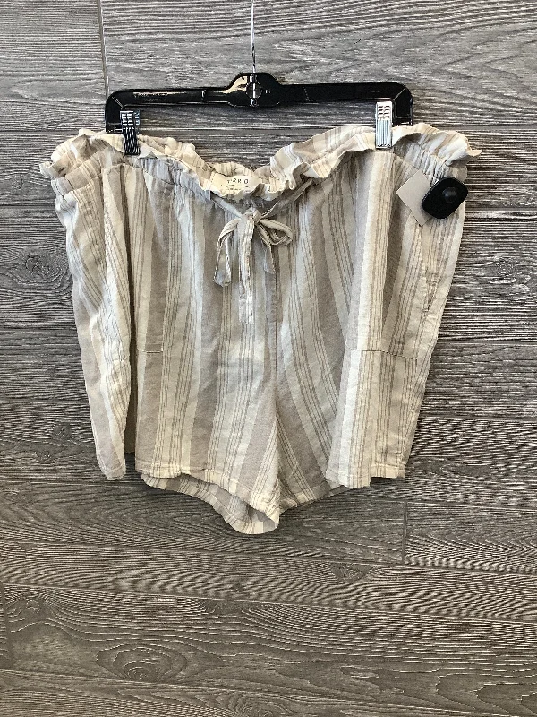 New Autumn And Winter Styles Shorts By Torrid In Striped Pattern, Size: 18