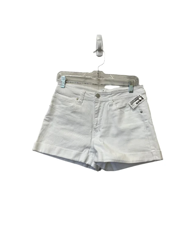 Comfortable Looks Shorts By True Craft In White, Size: 8