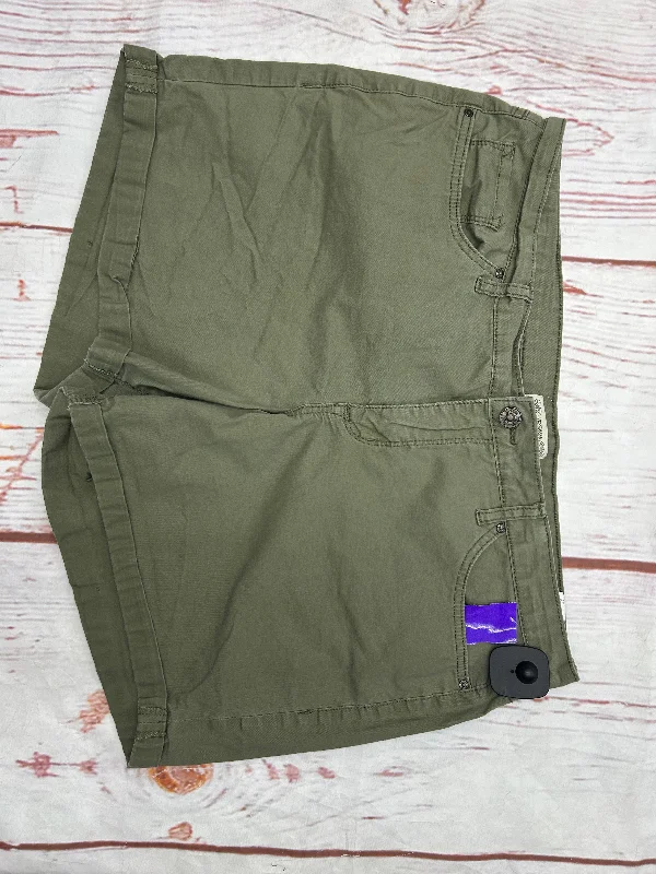 Celebrity Style Shorts By Vintage America In Green, Size: 16